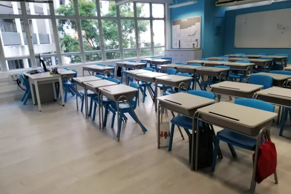 secondary-classroom-harvest-link-703-school-desk-sebel-postura1-69c6454525987