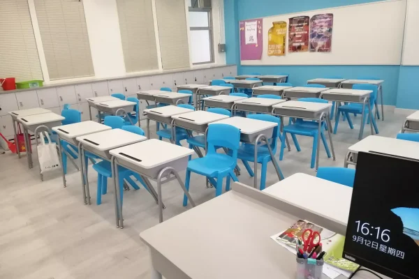 secondary-classroom-harvest-link-703-school-desk-sebel-postura3-69c6454634152